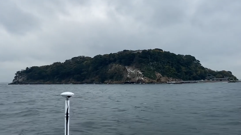 フェリーから見える猿島