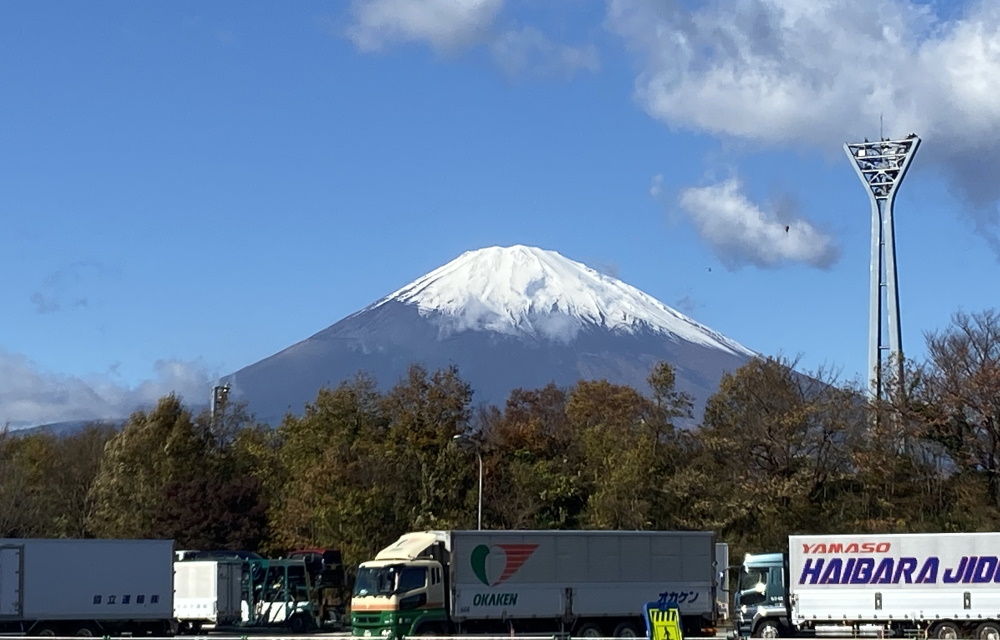 足柄サービスエリアから見える富士山